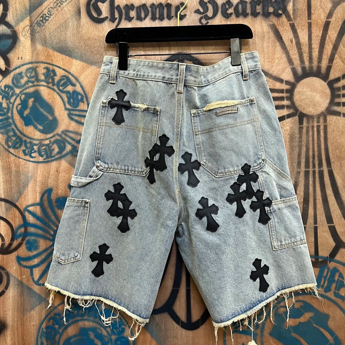 P520 chrome hearts limited series new city limited jeans Chrome Hearts city limited denim shorts vintage levis American made 501 505 517 base version remake Levis American made 501 base version imported sheepskin 925 silver remake Customers provide waist and pants length or height and weight. The studio will select the most suitable base version for you to remake. There are many people doing remakes in the market. Don’t belittle or comment. The difference is visible to the naked eye. See and compare for yourself #CHROME HEARTS Unisex style